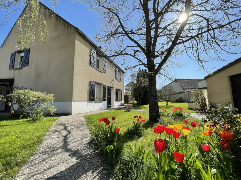 Charming house, Big enclosed garden, Land/Petanque, Pets allowed, Garage - Image 1
