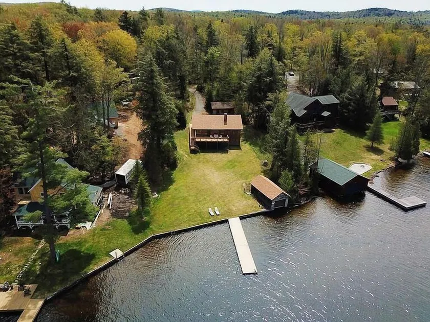 Smukt hjem på 4. sø med fantastisk udsigt over søen og privat havn - Image 1