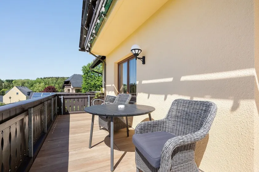 Appartamento 'Pension Bergblick - Schwarzwasserta' con vista sulle montagne, balcone e Wi-Fi - Image 1