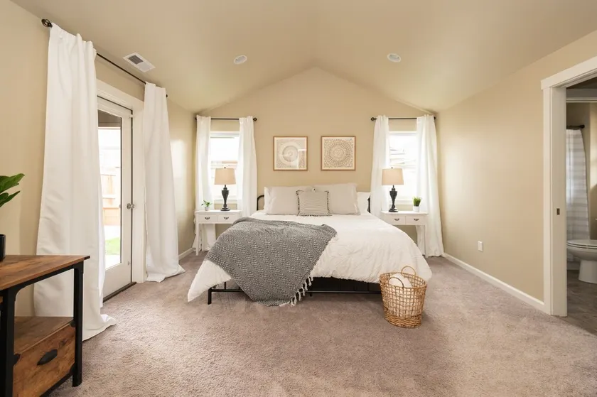 King bed - Pet Friendly - Jameson's Place - Image 1