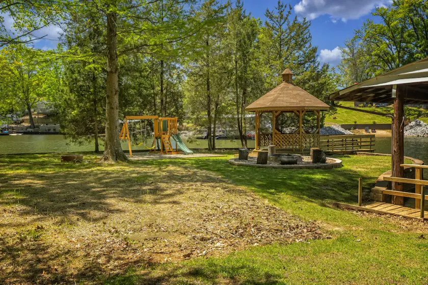 Stylish 4BR Lakefront Cabin w/ Hot Tub - Image 1