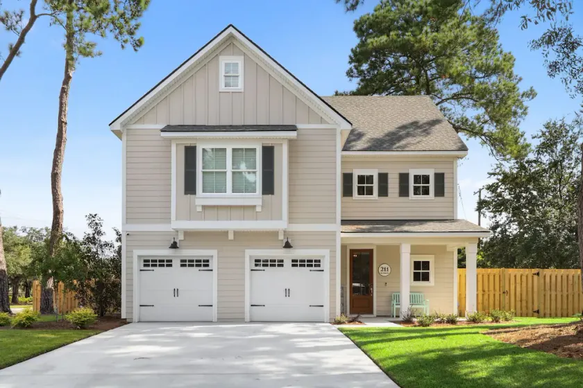 Wilmington Island Retreat: Close to Downtown & Beach | Gorgeous! New! - Image 1