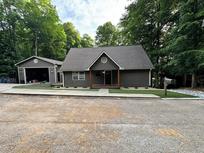 Hill Top Heaven Lake House - Sleeps 26 in beds - 3.5 baths - 1 Mi to Marina! - Image 1
