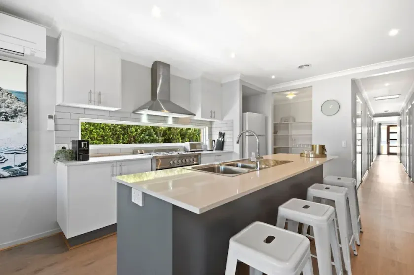 Omega- Family getaway, games room, pets welcome, sleeps 8 - Image 1