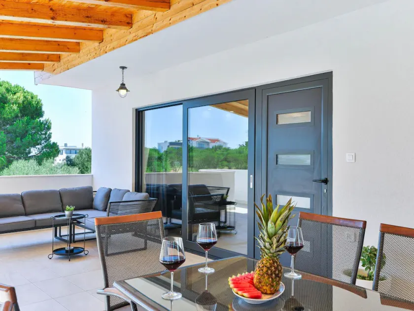 Holiday Home With Private Pool and spa - Image 1