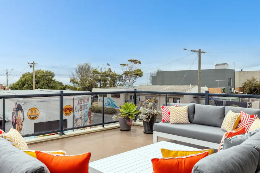 Seaside Luxury Accommodation in the Heart of Rye - Image 1