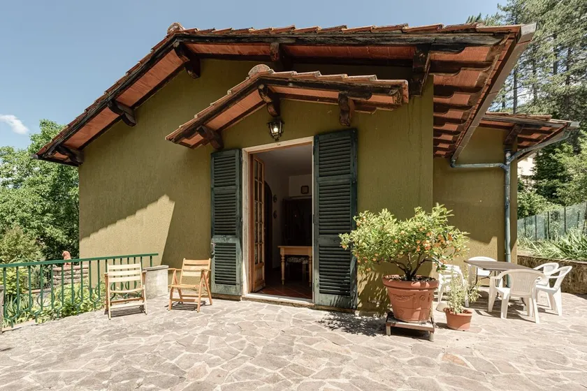 Holiday Home 'Gigli Di Firenze' with Mountain View, Wi-Fi and Air Conditioning - Image 1
