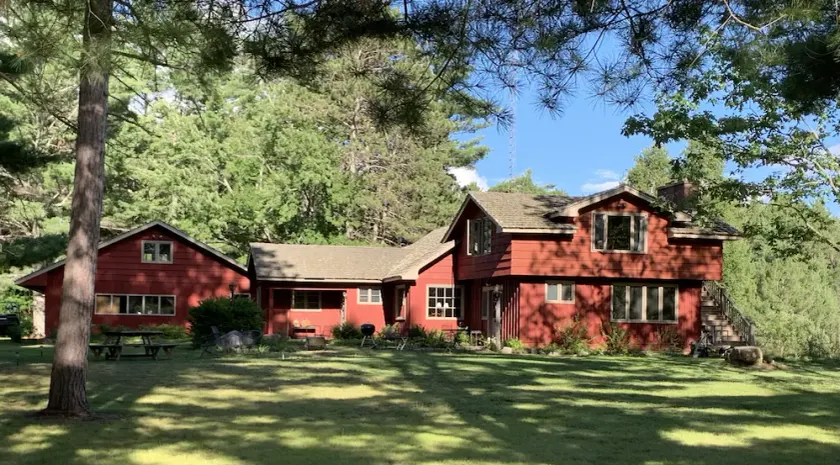 Family  friendly lakefront property on large wilderness estate with sandy beach - Image 1