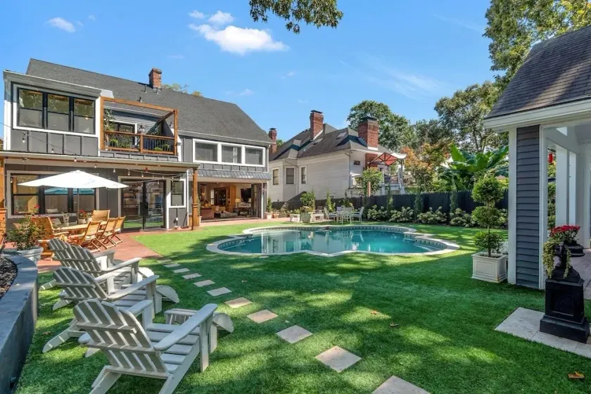 Midtown Luxury Mansion with up to 18 beds 5 bath w pool and sauna - Image 1