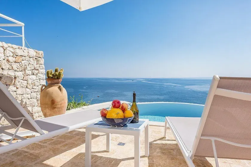 Villa Rosita: Uma casa elegante e moderna independente de frente para o sol e o mar. - Image 1