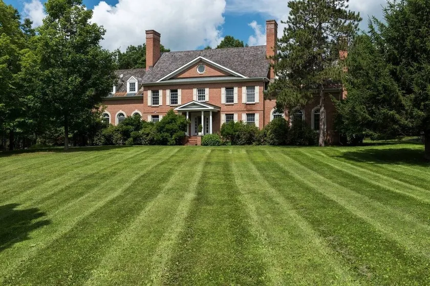 Beautiful 5-Star Estate w/ pool, gym, trails, home theater for Labor Day Escape! - Image 1