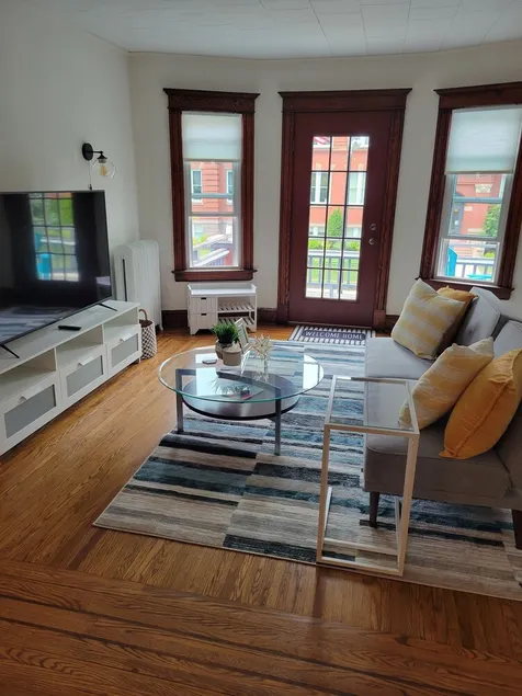 Elmwood Village Elegance: 2 bedroom + dedicated office - Image 1
