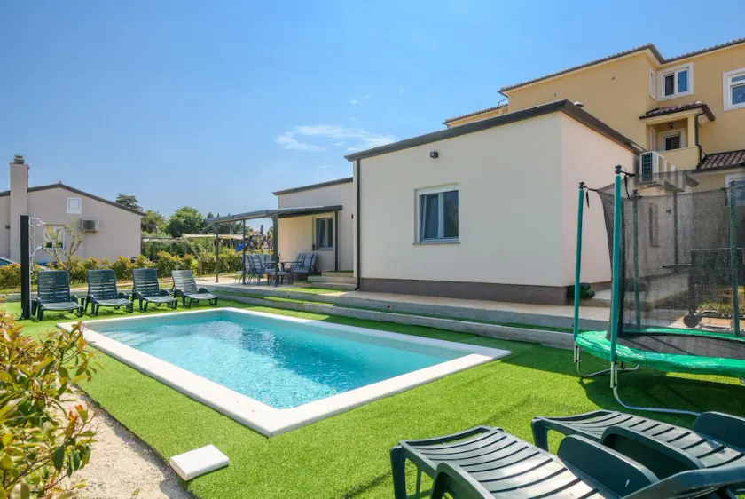 Lovely Home In Banjole - Image 1