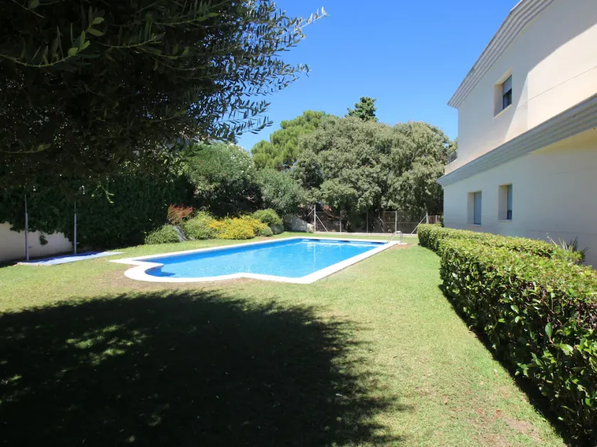 Modernes Apartment mit Pool- und Gartenanlage, nur 400 m vom Strand und nahe Radweg, ideal für Familien - Image 1