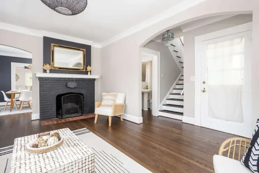 Emerywood Retreat - Chic Interiors in a Premier Neighborhood - Image 1