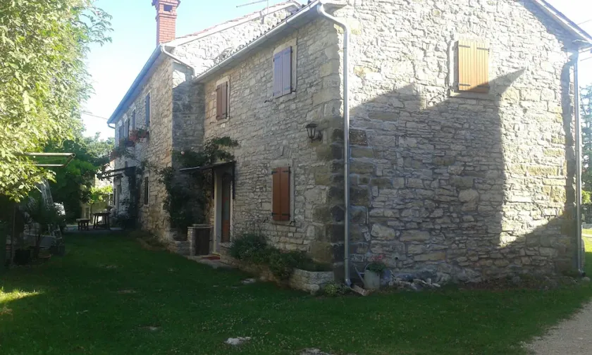 Small Family Istrian house with garden - Image 1