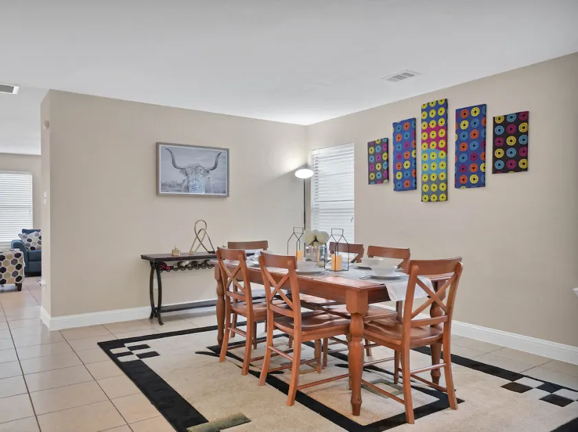 Lovely Meadow: 5 beds, large living area, Xbox, Sunny bike & lots more! - Image 1