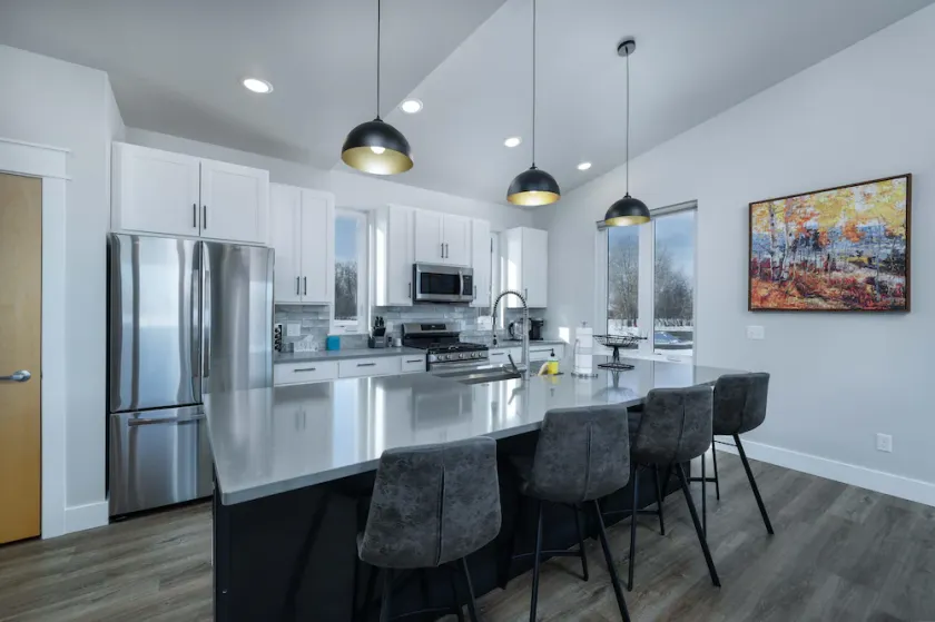 Close to Downtown Bozeman & Big Sky w/ Easy Trail Access - Sunrise Retreat - Image 1