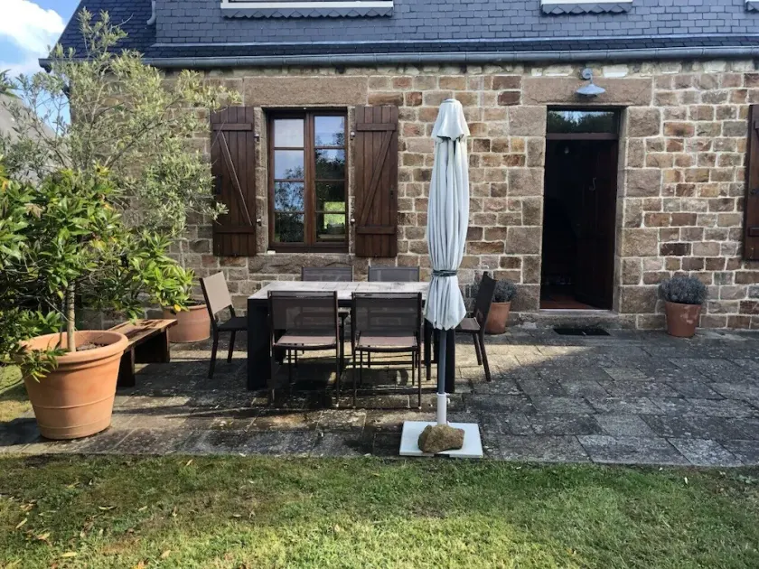 Authentic Breton House in pink granite - Image 1