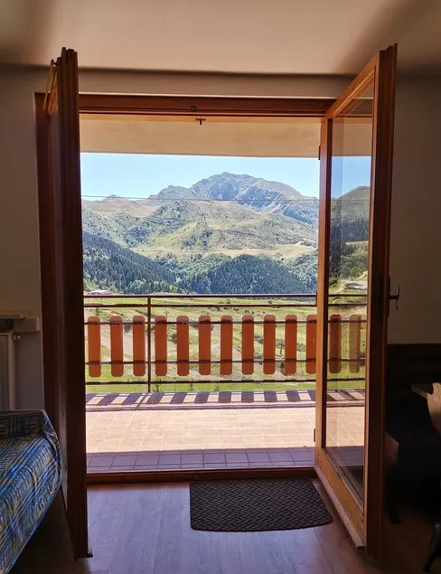 Holiday Apartment 'Bilocale 200mt Dagli Impianti' near Slopes with Private Balcony - Image 1