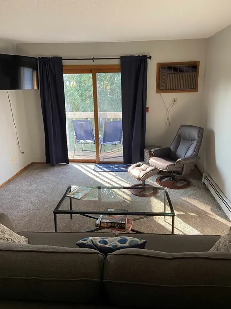 Comfortable suite, great location, easy access to Lake Superior! - Image 1