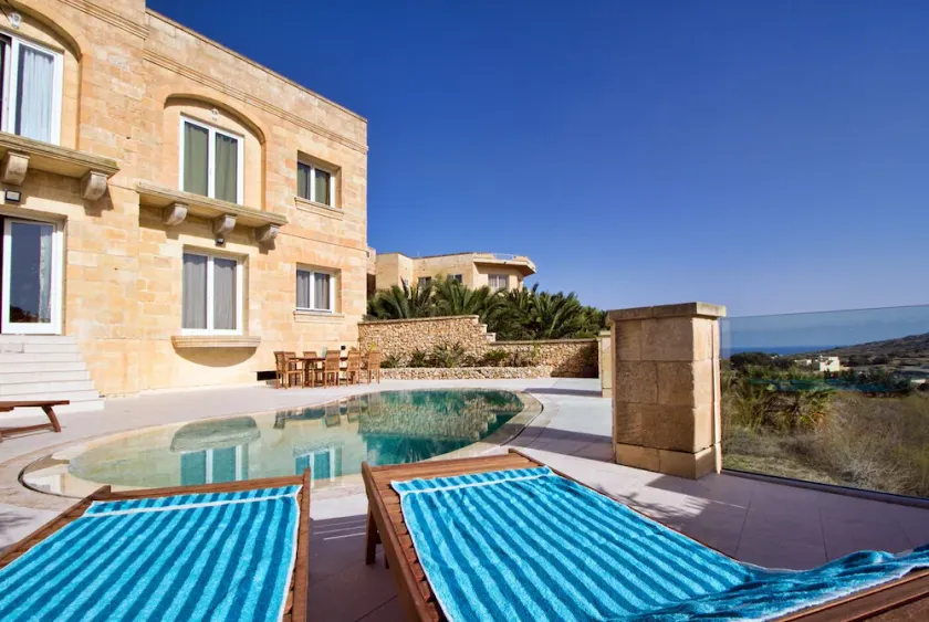 Vues incroyables, intimité totale, luxe et confort, y compris la piscine et la terrasse - Image 1