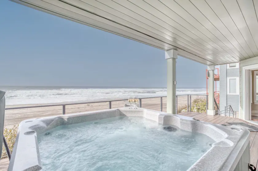 Luksuriøs Oceanfront Home w / Private Beach Access, Hot Tub, Sauna og mere! - Image 1