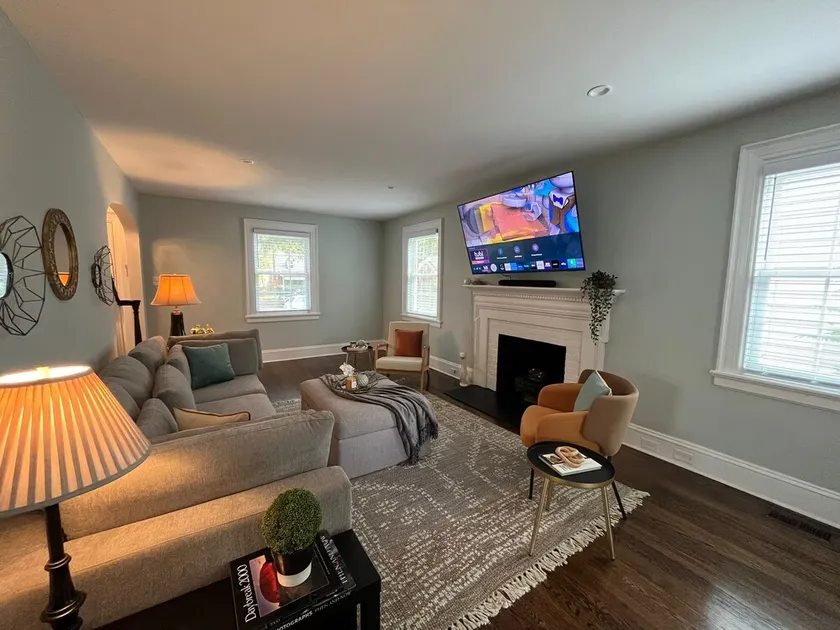 Spacious 2900 SQ Feet House In Ginter Park, 10 min to Everywhere - Image 1