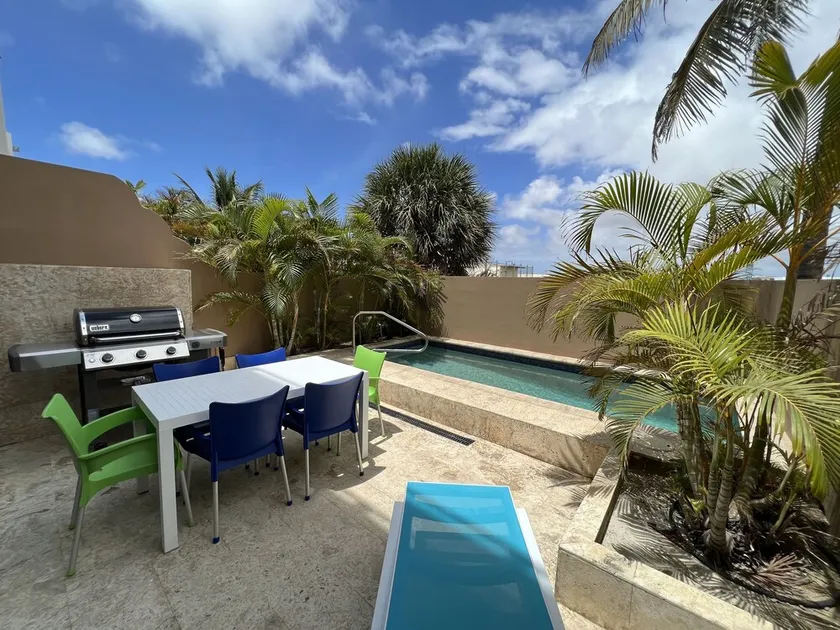 BRAND NEW LISTING Spacious family friendly townhome - steps from Eagle Beach - Image 1