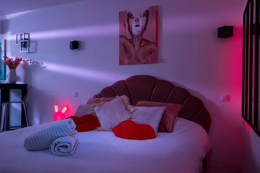 Suite BULLE D'AMOUR Balnèo Spa & Terrasse à 5 min des plages - Image 1