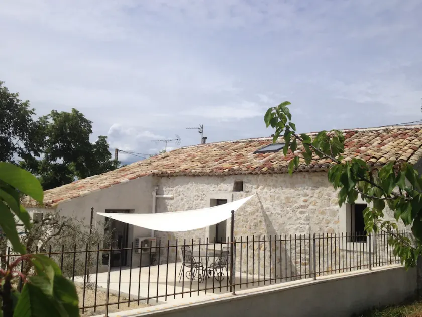 Stone house with Jacuzzi and air conditioning - Image 1