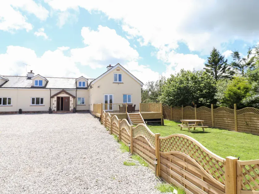 BRYN AWEL, family friendly, country holiday cottage in Denbigh - Image 1