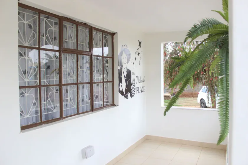 A cozy 3 bdr house - 1km from Westlands Redhill - Image 1