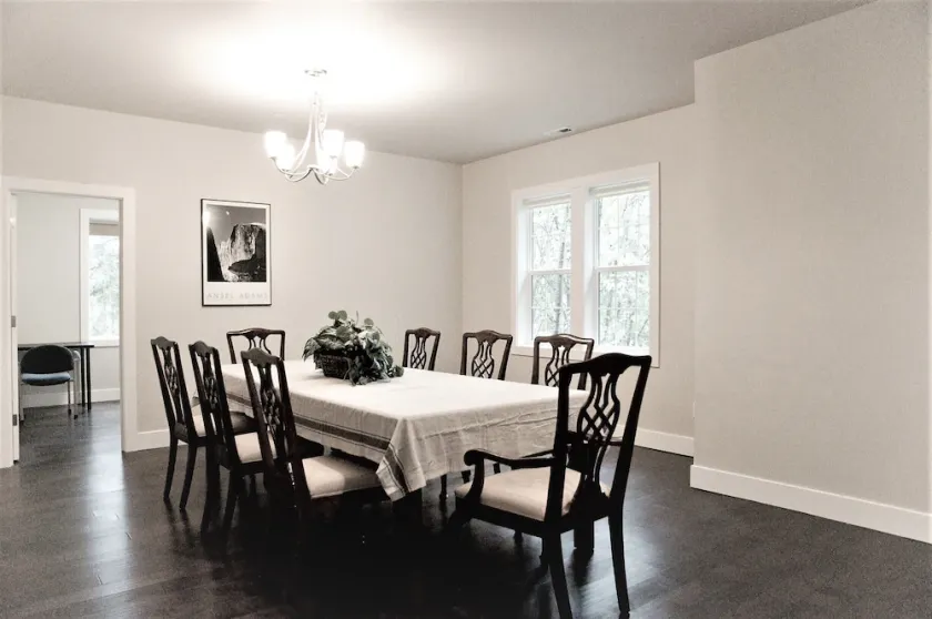 Gorgeous home surrounded by woods near Redmond, family friendly, peaceful! - Image 1