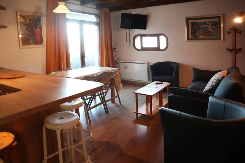 2 Pièces 6 Personnes - Image 1
