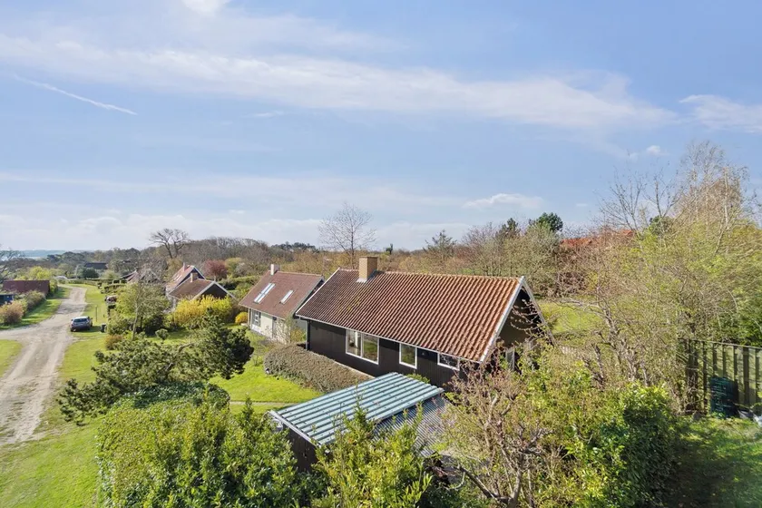 Idyllic Holiday Home Near Cliffs And Beach - Image 1