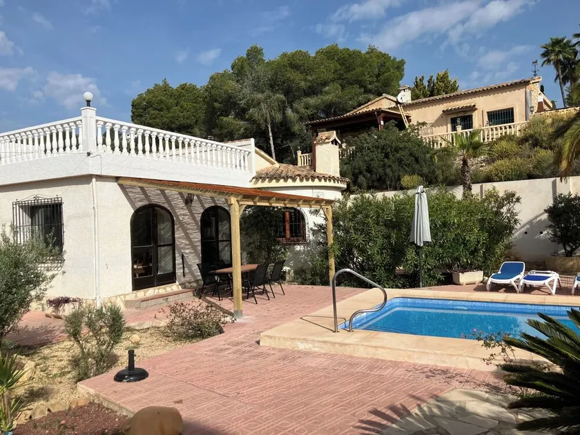 Geräumige Sommerhaus mit 3 Schlafzimmern; 6 Betten, privatem Pool, Wi-Fi, das Meer und die Berge - Image 1