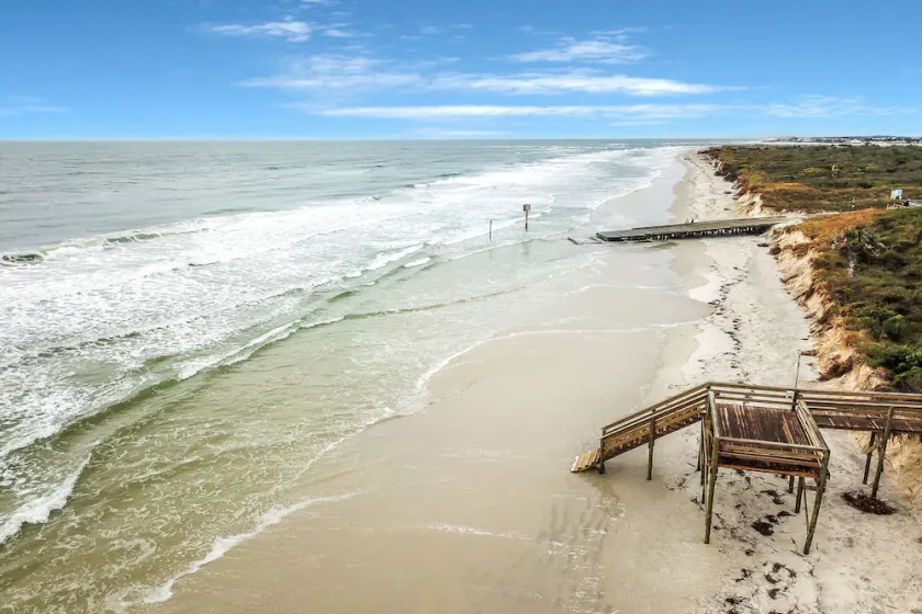 Oceanfront condo with direct beach access, shared pool, tennis - Image 1