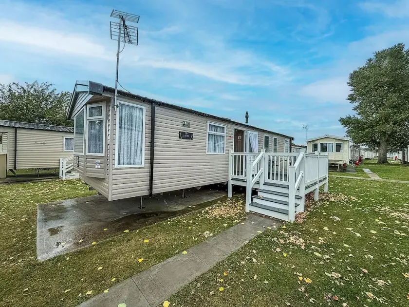 Lovely Caravan At Highfield Grange Holiday Park, Essex Ref 26401E - Image 1