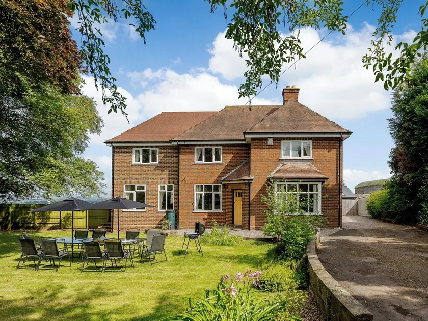 5 bedroom accommodation in Crossway Green, near Stourport-on-Severn - Image 1