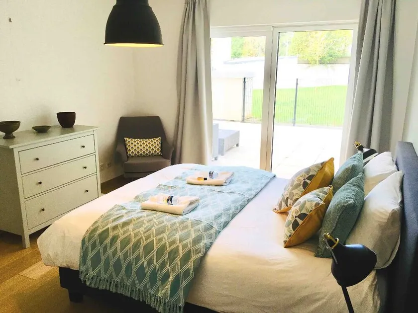 Large Retro Chic Flat 100m2 in City Center - Parking - Image 1