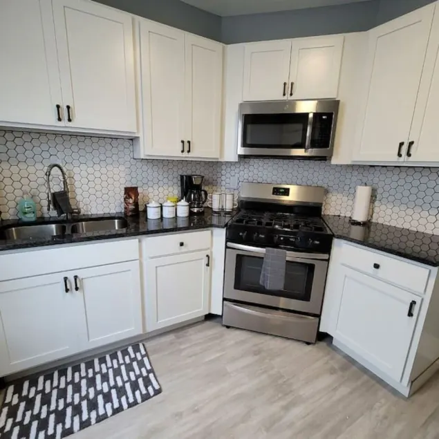 Gold 4 · Retreat Suite - Image 1