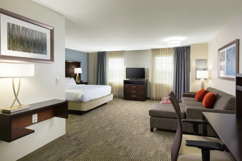 Relaxing Retreat in Maumee | FREE Breakfast + Fitness Center + Shared Pool - Image 1