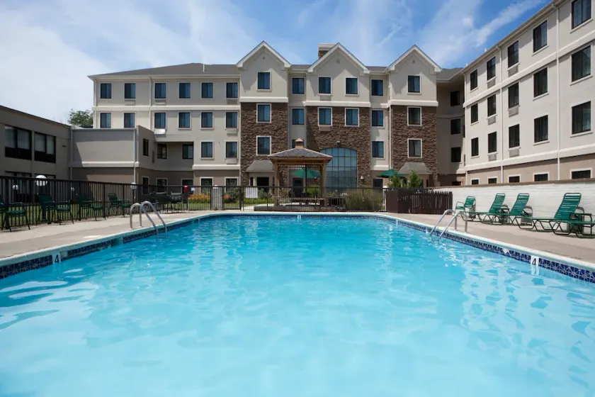 Free Breakfast. Outdoor Pool. Near the University of Delaware! - Image 1