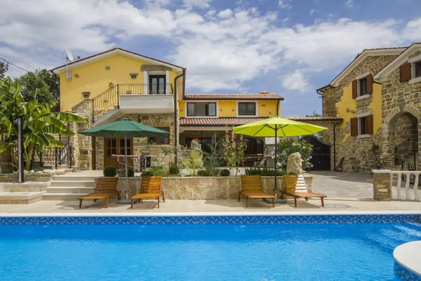 Amplia villa con piscina en el interior del este de Istria - Image 1