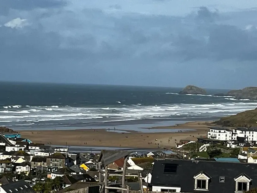 Brand New property , Stunning Sea Views , beautifully furnished - Image 1