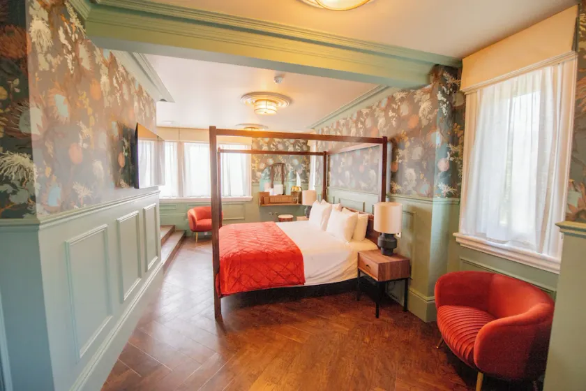 The Carre Arms Hotel & Restaurant - Image 1