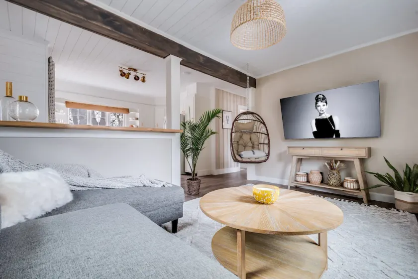 Beautiful 2 Bedroom Boho Retreat in Downtown Mystic - Image 1
