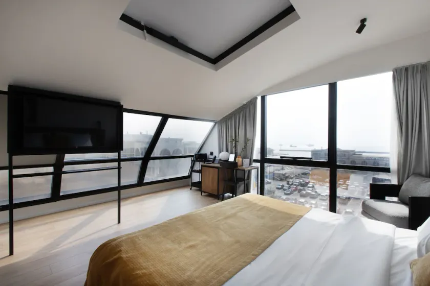 Noa Hotel - Image 1