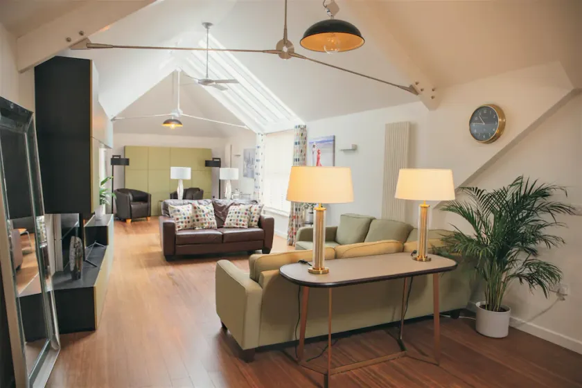 The Lodge - Luxury house w/parking sleeps 10 in Dartmouth - Image 1